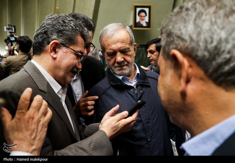 حضور رئیس جمهور در مجلس برای دفاع از لایحه بودجه 1404 کل کشو ...