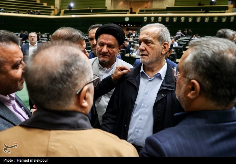 حضور رئیس جمهور در مجلس برای دفاع از لایحه بودجه 1404 کل کشو ...