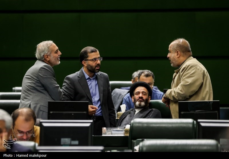 حضور رئیس جمهور در مجلس برای دفاع از لایحه بودجه 1404 کل کشو ...