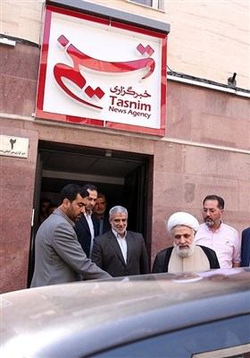 مراسم رونمایی از کتاب رهبر احیاگر در خبرگزاری تسنیم