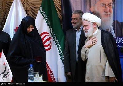 مراسم رونمایی از کتاب رهبر احیاگر در خبرگزاری تسنیم