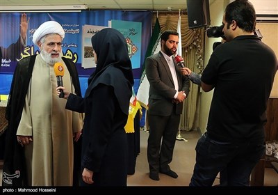 مراسم رونمایی از کتاب رهبر احیاگر در خبرگزاری تسنیم