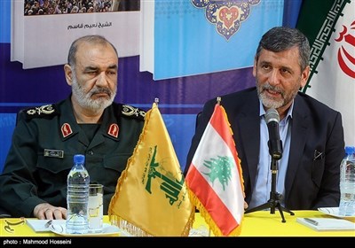مراسم رونمایی از کتاب رهبر احیاگر در خبرگزاری تسنیم