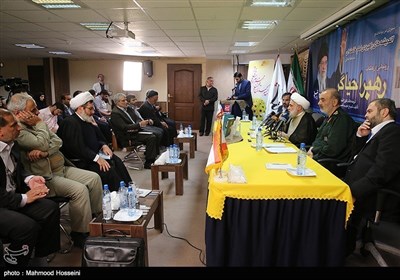 مراسم رونمایی از کتاب رهبر احیاگر در خبرگزاری تسنیم