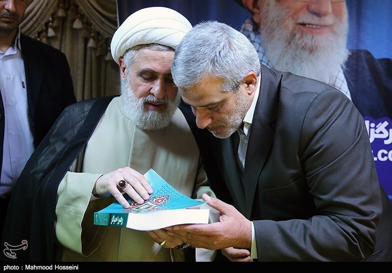 مراسم رونمایی از کتاب رهبر احیاگر در خبرگزاری تسنیم- عکس خبر ...