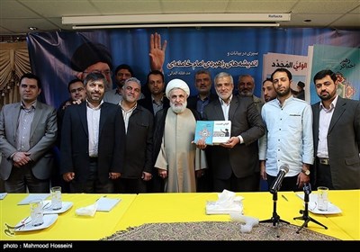 مراسم رونمایی از کتاب رهبر احیاگر در خبرگزاری تسنیم