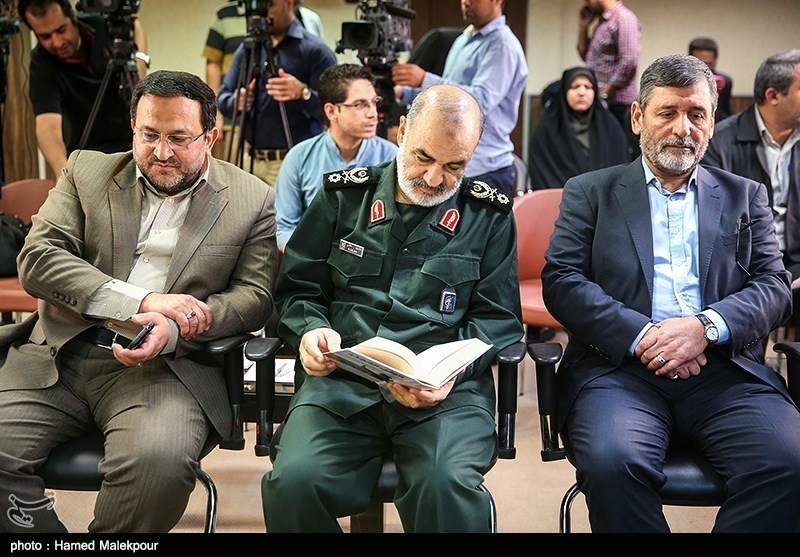 مراسم رونمایی از کتاب رهبر احیاگر در خبرگزاری تسنیم- عکس خبر ...