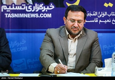 مراسم رونمایی از کتاب رهبر احیاگر در خبرگزاری تسنیم