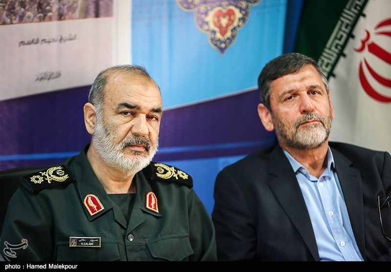 مراسم رونمایی از کتاب رهبر احیاگر در خبرگزاری تسنیم- عکس خبر ...