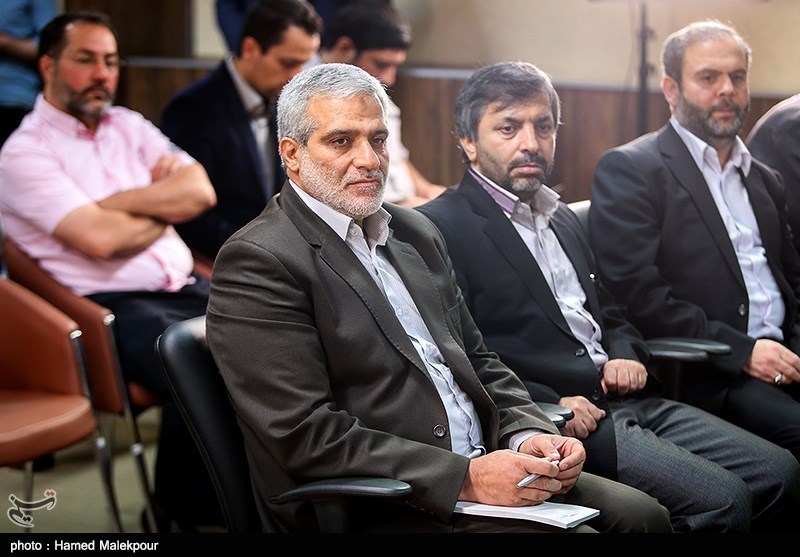 مراسم رونمایی از کتاب رهبر احیاگر در خبرگزاری تسنیم- عکس خبر ...