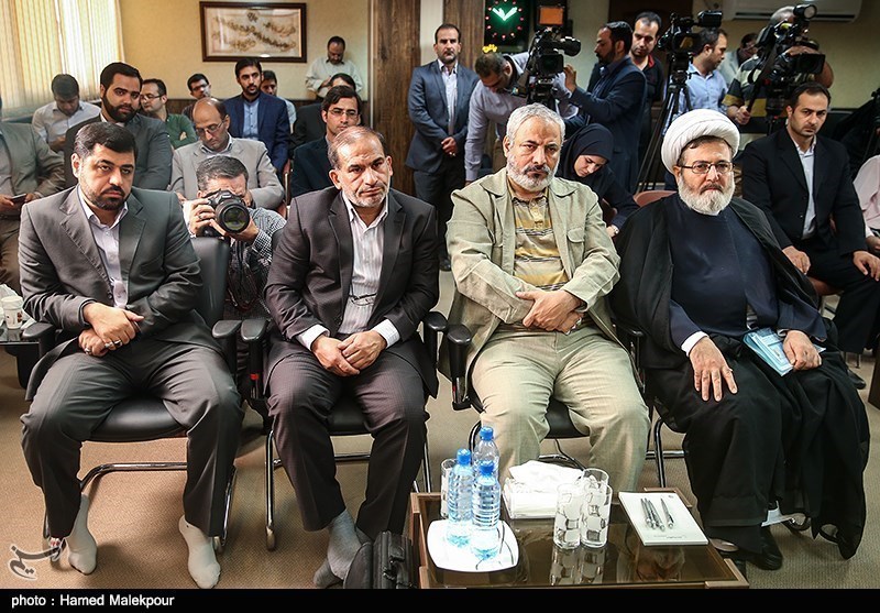 مراسم رونمایی از کتاب رهبر احیاگر در خبرگزاری تسنیم- عکس خبر ...