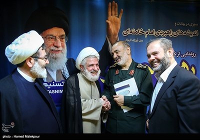 مراسم رونمایی از کتاب رهبر احیاگر در خبرگزاری تسنیم