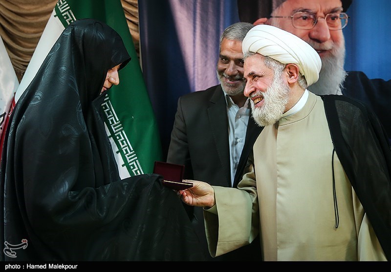مراسم رونمایی از کتاب رهبر احیاگر در خبرگزاری تسنیم- عکس خبر ...