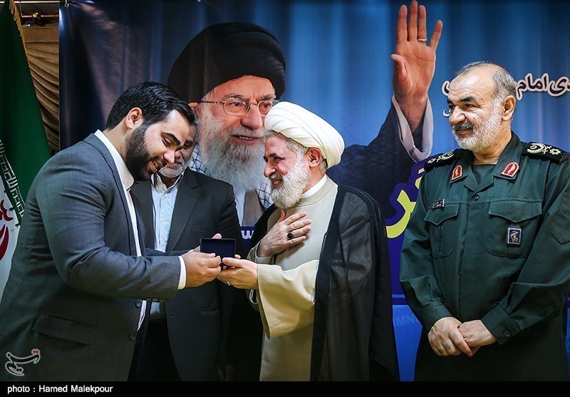 مراسم رونمایی از کتاب رهبر احیاگر در خبرگزاری تسنیم- عکس خبر ...
