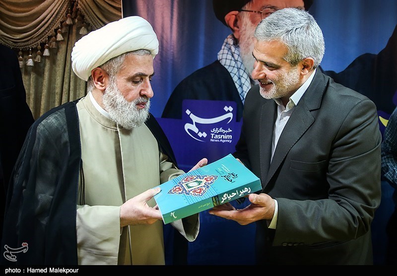 مراسم رونمایی از کتاب رهبر احیاگر در خبرگزاری تسنیم- عکس خبر ...
