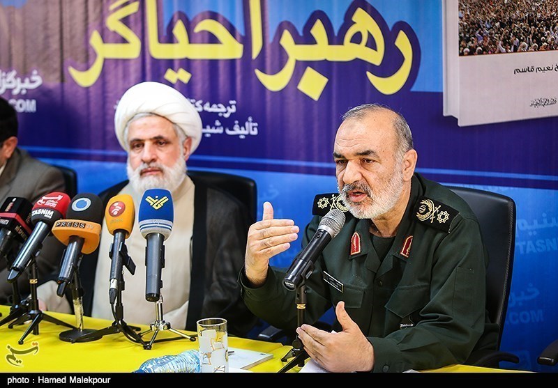 مراسم رونمایی از کتاب رهبر احیاگر در خبرگزاری تسنیم- عکس خبر ...