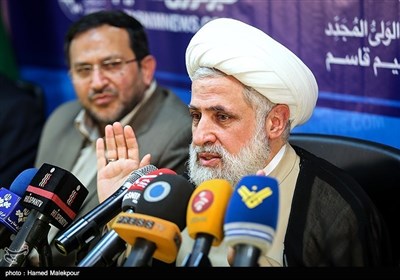 مراسم رونمایی از کتاب رهبر احیاگر در خبرگزاری تسنیم