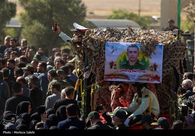 مراسم تشییع پیکر سرباز مدافع وطن شهید پویا صالحی - اصفهان