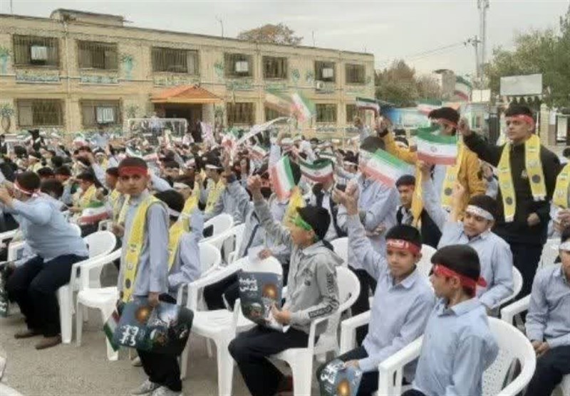 زنگ استکبار‌ستیزی در مشهد نواخته شد