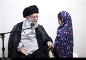 الإمام الخامنئي يستقبل عوائل شهداء قوات الدفاع الجوي