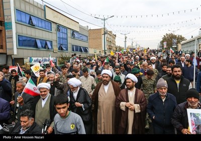 خروش مردم دارالمومنین قزوین در راهپیمایی یوم الله 13 آبان