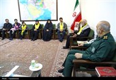 دیدار فرماندۀ کل سپاه با خانواده شهیدان عواضه، کرباسی و حیدری