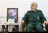 دیدار فرماندۀ کل سپاه با خانواده شهیدان عواضه، کرباسی و حیدری