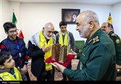 دیدار فرماندۀ کل سپاه با خانواده شهیدان عواضه، کرباسی و حیدری