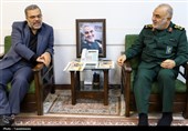 دیدار فرماندۀ کل سپاه با خانواده شهیدان عواضه، کرباسی و حیدری