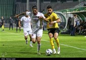 دیدار تیم های فوتبال سپاهان اصفهان  و نساجی مازندران