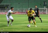 دیدار تیم های فوتبال سپاهان اصفهان  و نساجی مازندران