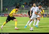 دیدار تیم های فوتبال سپاهان اصفهان  و نساجی مازندران