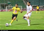 دیدار تیم های فوتبال سپاهان اصفهان  و نساجی مازندران