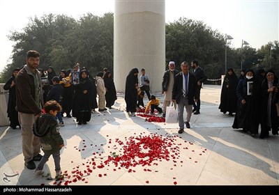 اهتزاز پرچم لبنان برفراز برج پرچم تهران