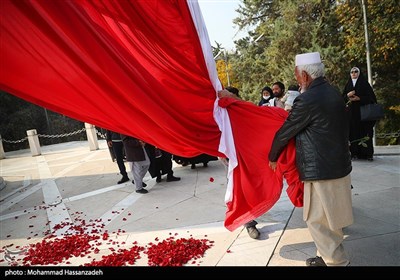 اهتزاز پرچم لبنان برفراز برج پرچم تهران