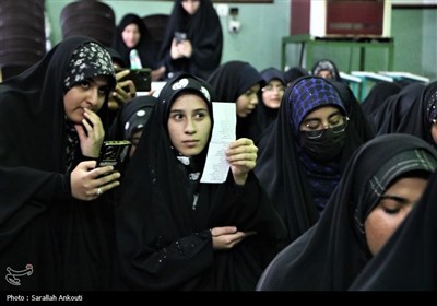 دیدار دانش‌آموزان دختر کرمانی با حجت‌الاسلام والمسلمین حاج علی‌اکبری