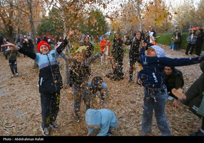 جشنواره برگریزان هگمتانه در همدان