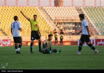 دیدار تیم های فوتبال شمس آذر قزوین و شاهین تهران