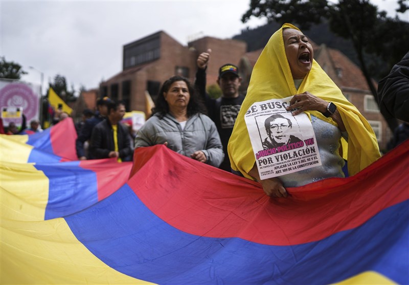 Thousands of Colombians Take to Streets to Reject Proposed Reforms, Rebuke President