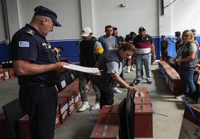 Uruguay Votes for Next President in Closely Fought Runoff Race