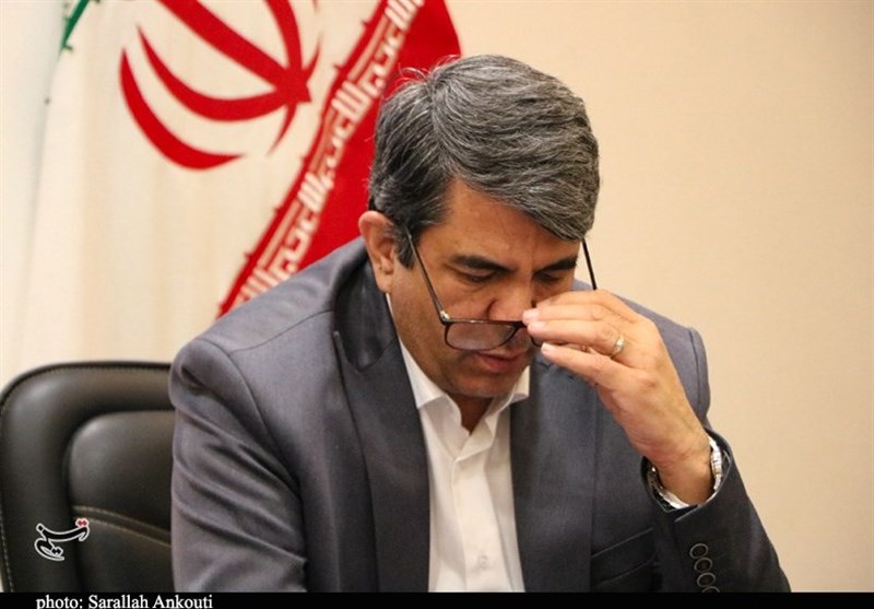 استاندار کرمان در هفته دولت پای میز خدمت نماز جمعه می‌نشیند