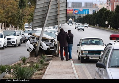 تصادف با تابلوی راهنما در کرمان