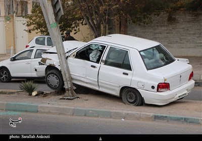 تصادف با تابلوی راهنما در کرمان