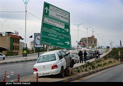 تصادف با تابلوی راهنما در کرمان