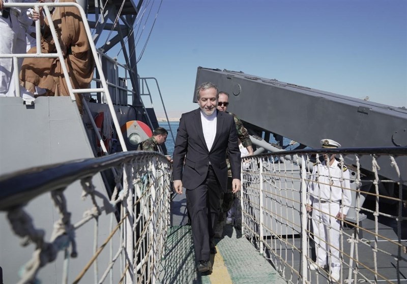 Foreign Minister Boards Iranian Warship