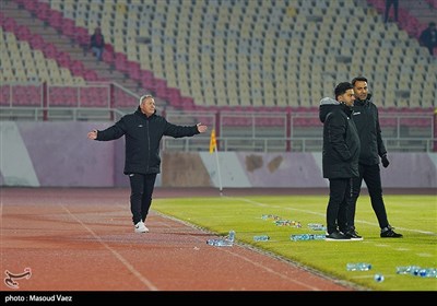 دیدار تیم‌های فوتبال تراکتور و چادرملو اردکان