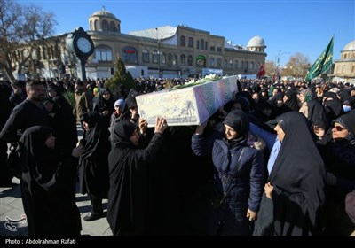 مراسم تشییع پیکر 4 شهید گمنام دفاع مقدس در همدان