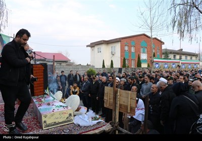 تشییع پیکرشهیدای گمنام در روستای واجارگاه