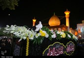 سوگواری و آیین لاله‌گردانی خدام حرم مطهر شاهچراغ در شام شهادت حضرت صدیقه کبری