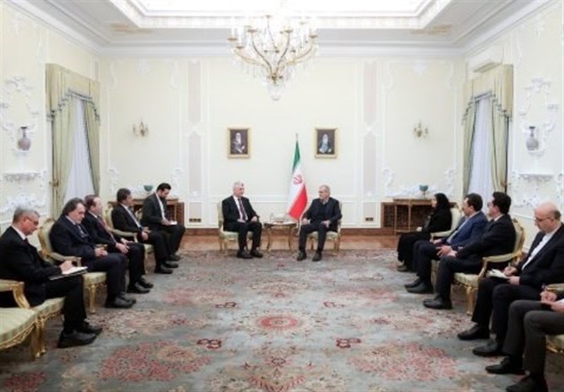 Iran’s President Urges Islamic Countries to Share Capacities, Resolve Issues in Brotherly Manner